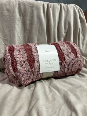 Threshold Marled Red and Cream Knit Throw